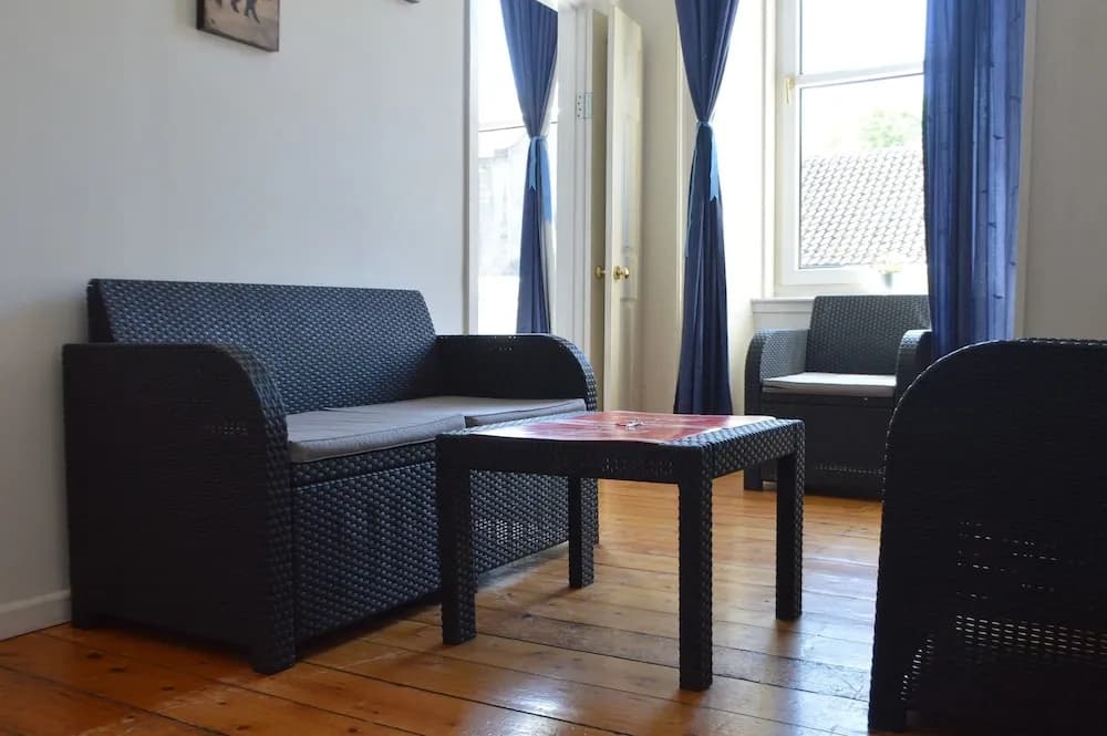 2 Bedroom Flat In Central Edinburgh - photo 7