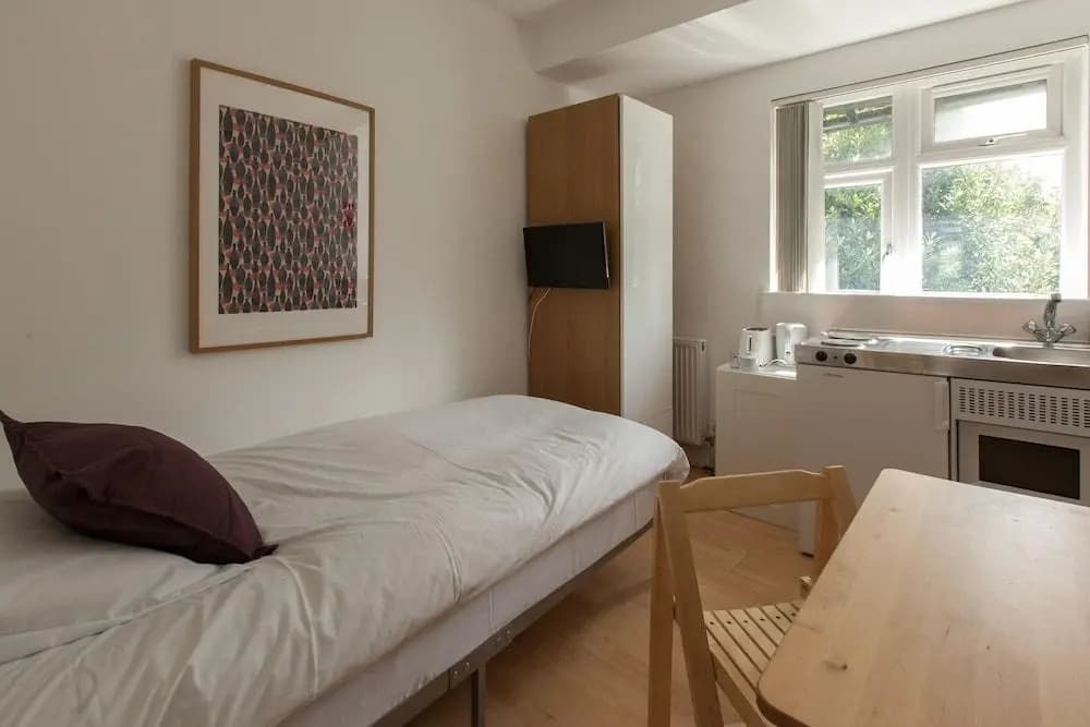 Thirsk Road Studios by EveryWhere to Sleep London - photo 4
