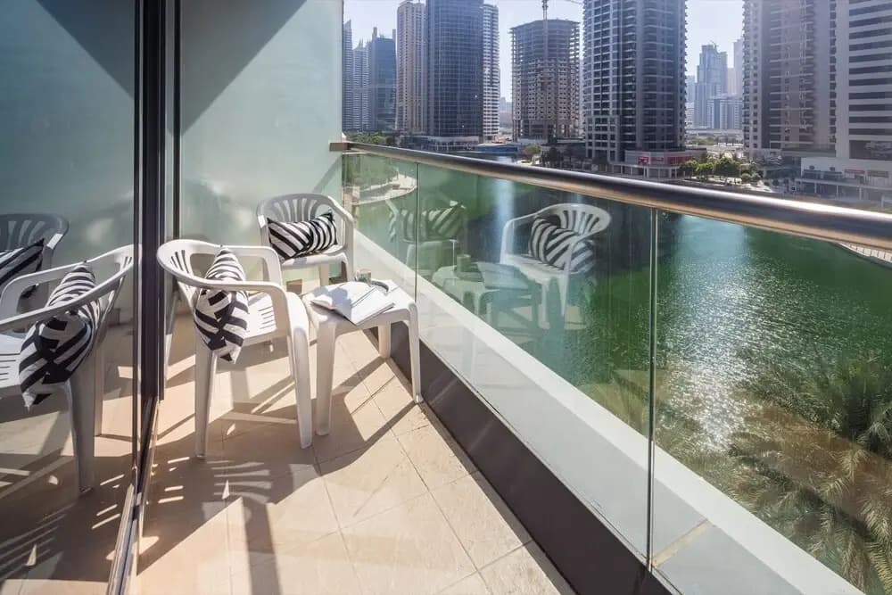 Spacious + Modern Studio in JLT - Sleeps 3 - photo 10