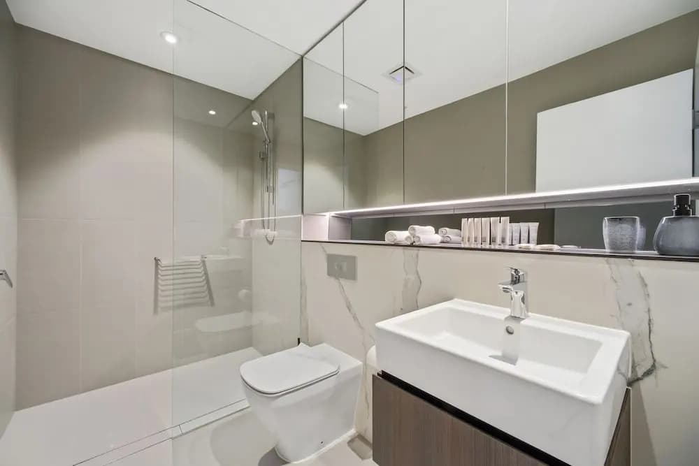 HomeHotel-Luxurious High Rise Apt - photo 4