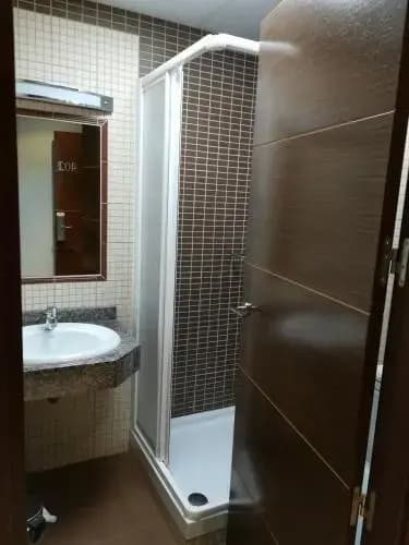 Hostal Avenida Barajas - photo 23