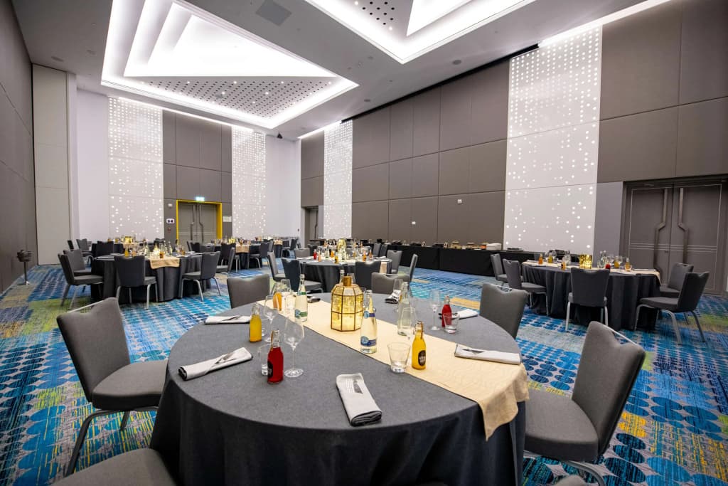 Radisson Red Dubai Silicon Oasis - photo 18