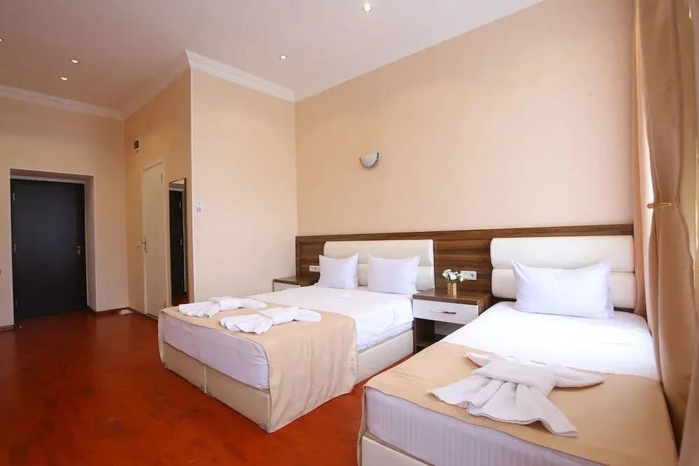 Hotel Aristocrat - photo 3