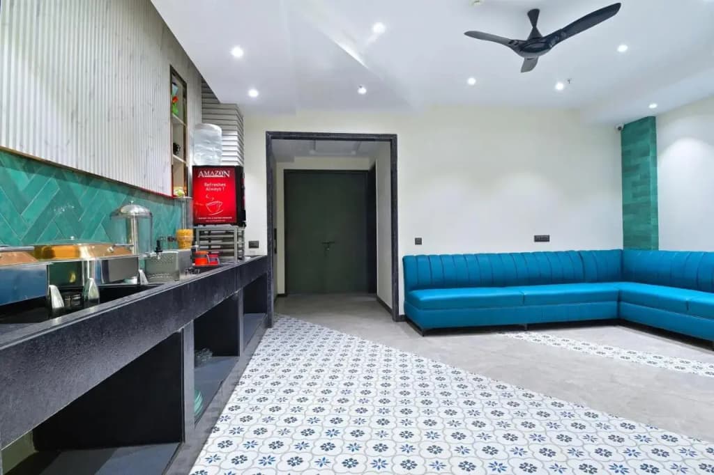 HOTEL UPTOWN - Luxury Restaurant & Rooftop Near Connaught Place - photo 4