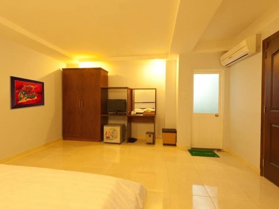 V M Hotel - photo 5