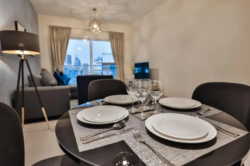 Luxe 1Bed Apt - Balcony & View - photo 10