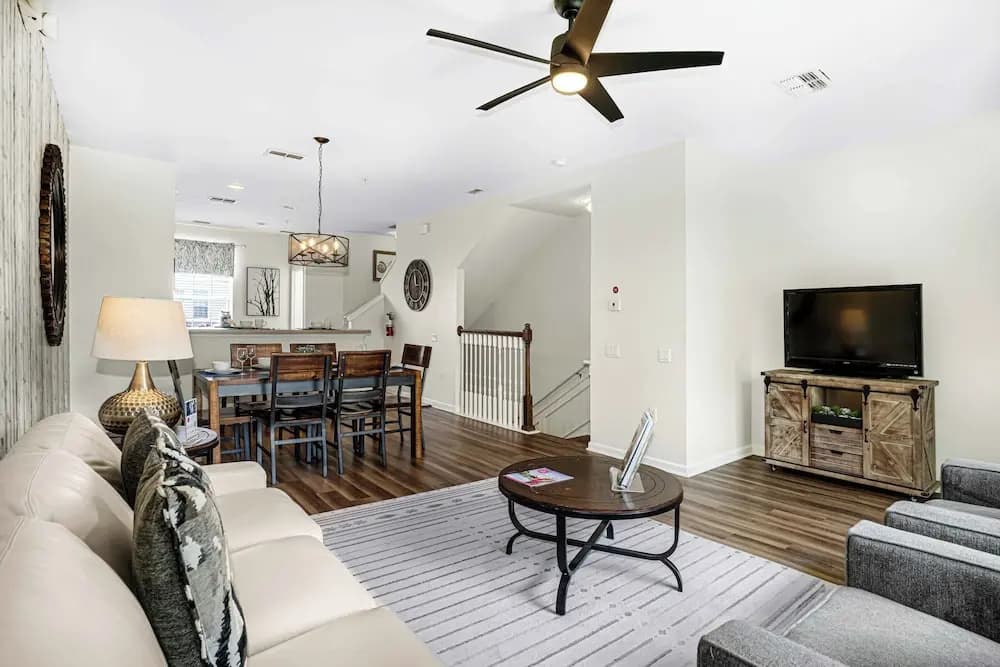 Spacious Townhome W/patio & Garage! Sleeps10 - photo 12