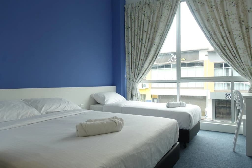 Lodge 10 Hotel - photo 2