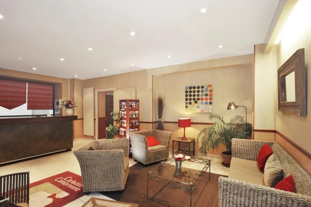 Hotel Carladez Cambronne - photo 2