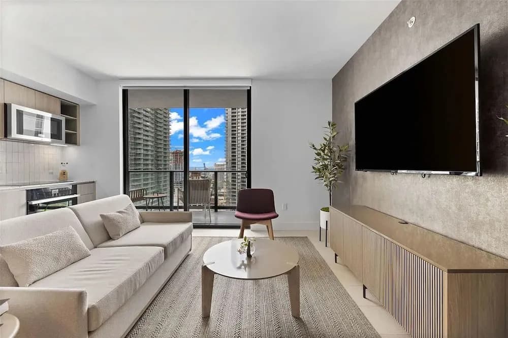 Luxury 2br-2bth Balcony Pool - photo 3