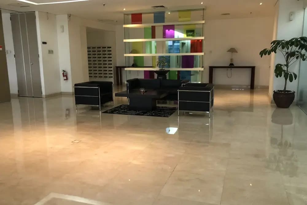 Spacious FX Residence with Mall Access - photo 11