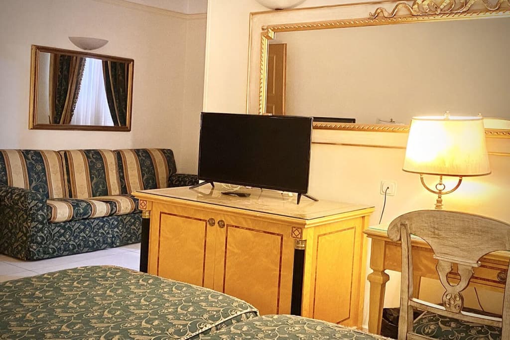 Champagne Palace Hotel - photo 14