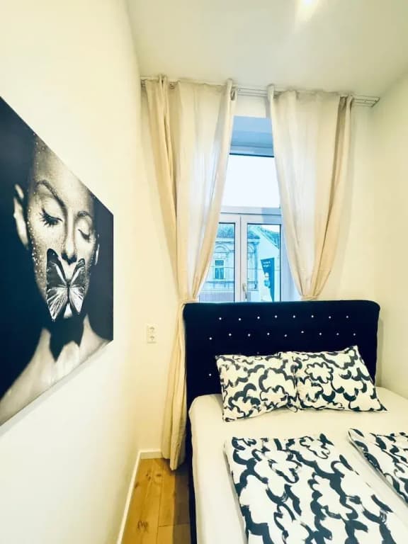 Spacious 3BR Near Kaufpark Alterlaa - photo 18