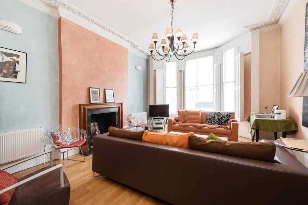Inviting 1BD Hideaway Kensington Olympia! - photo 7