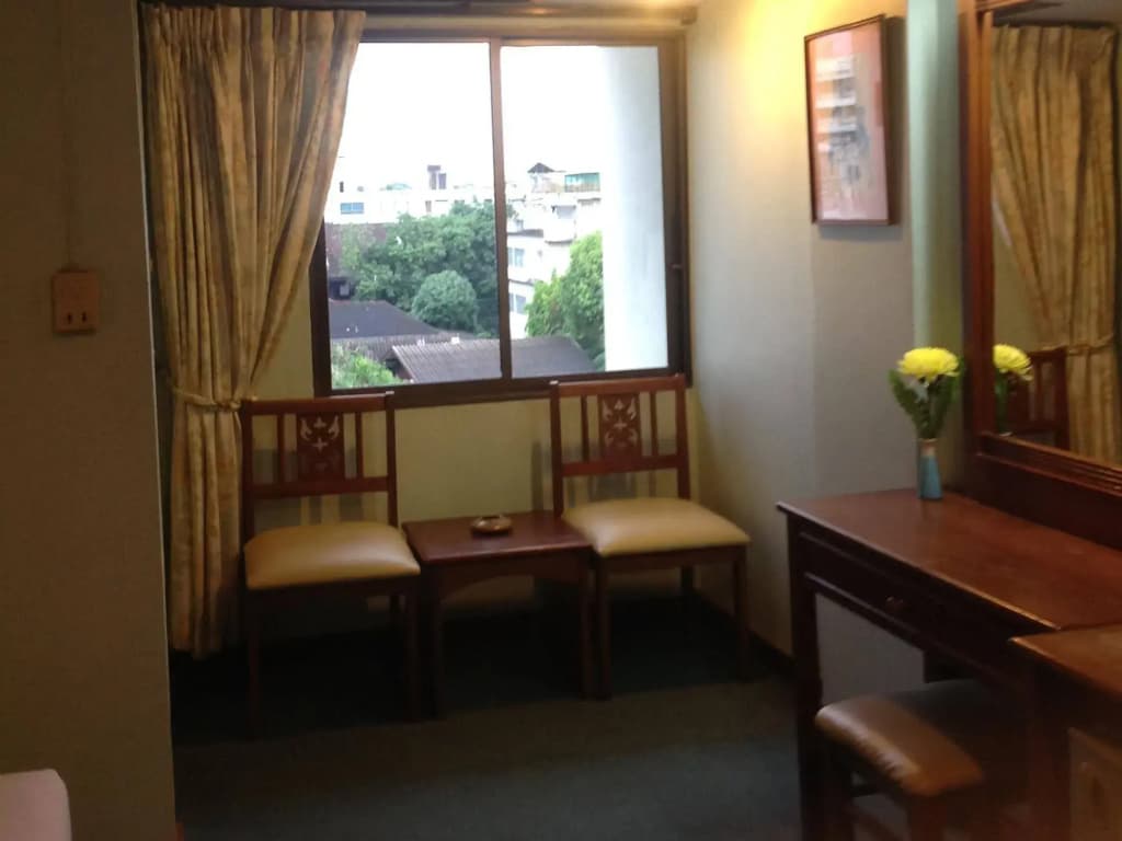 NightBazaar Inn Hotel - photo 6