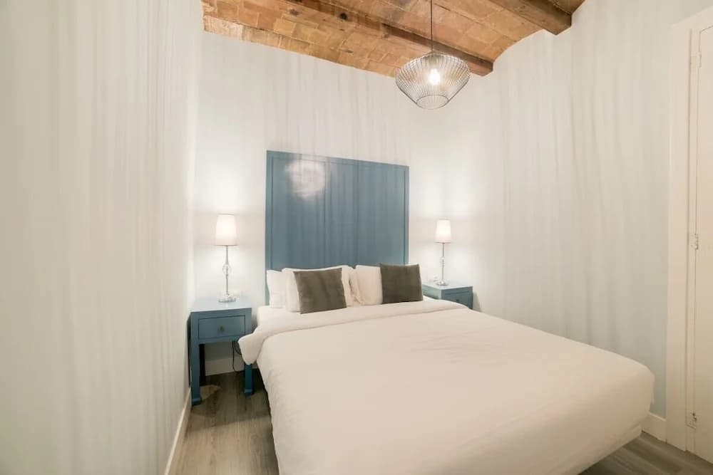 Modern & Chic 2 Bed Apt in Lesseps - photo 6