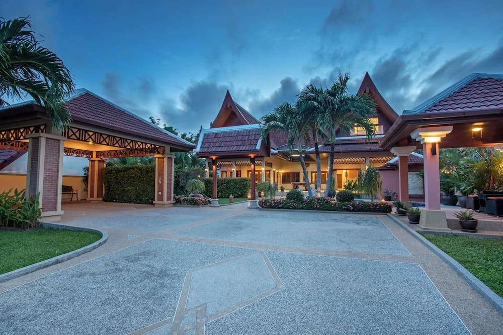 Blissful Villa Felicity with Ample Space - photo 35