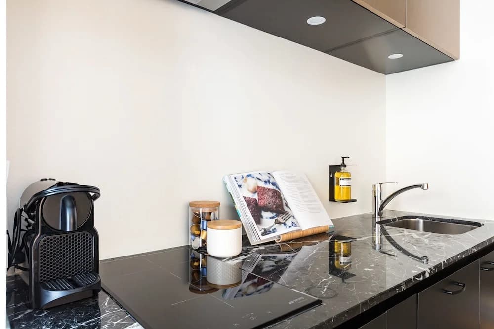 Kith & Kin Boutique Apartments - photo 13