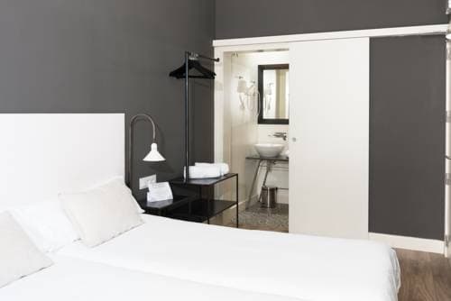 Hostal Two Pillows - photo 3