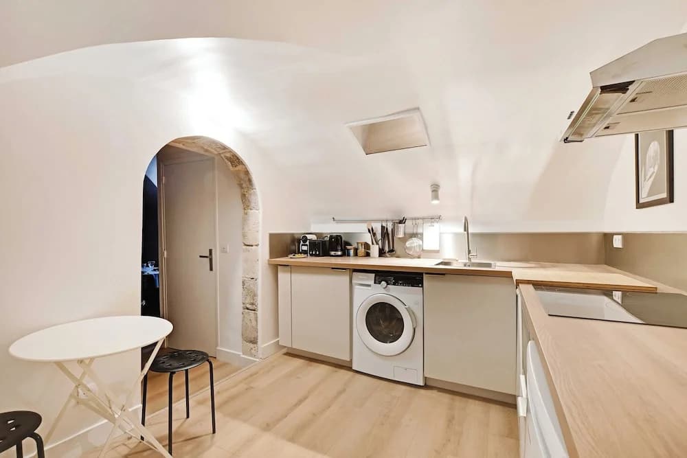 Authentic Apartment - 2br/4p - Monnaie - photo 13
