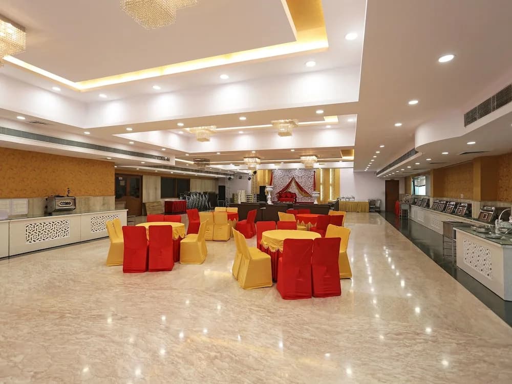 Hotel Lagoona and Banquet Hall - photo 20
