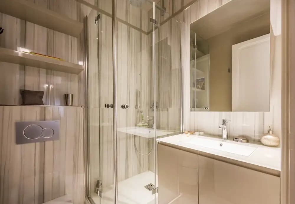 Four Saint Germain - Elegant Spacious 3 BDR Apartment in the Heart of Saint Germain - photo 9