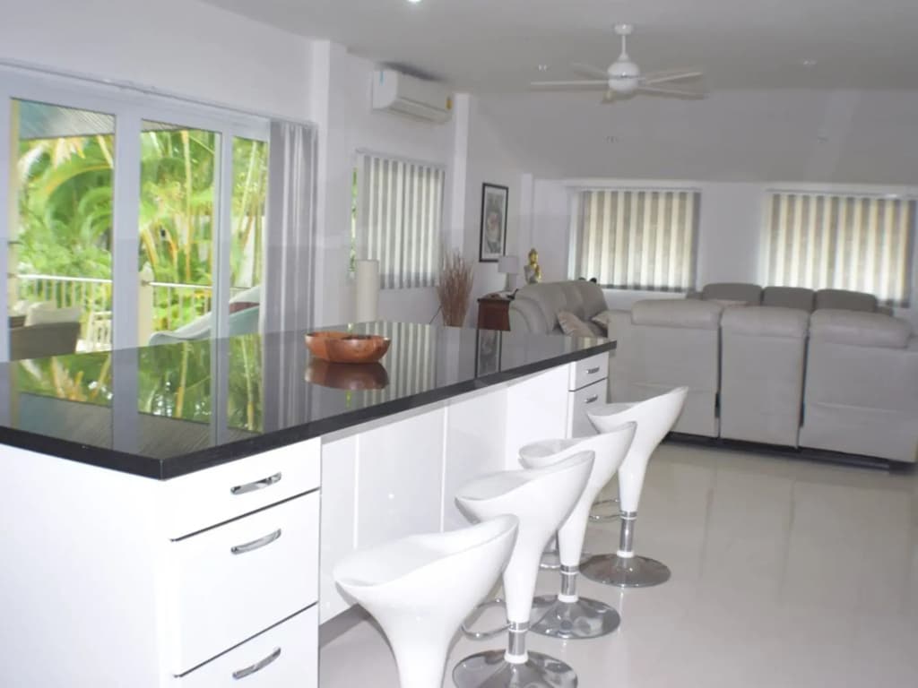Luxury 5 Bed 5 Bath Villa - photo 14