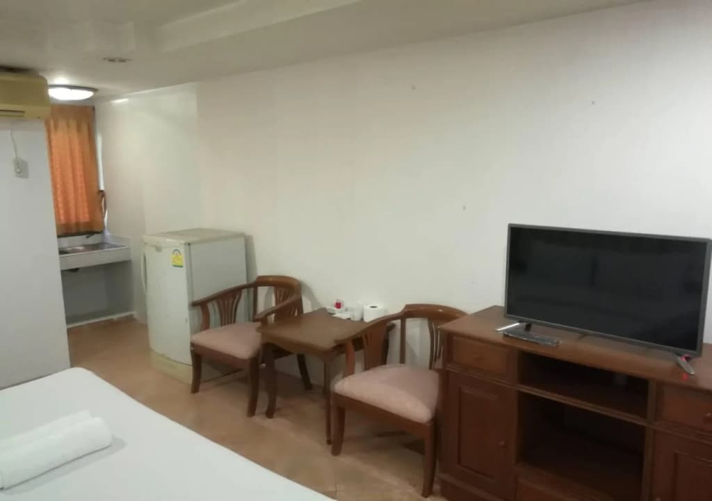 JS Tower Service Apartment - photo 4