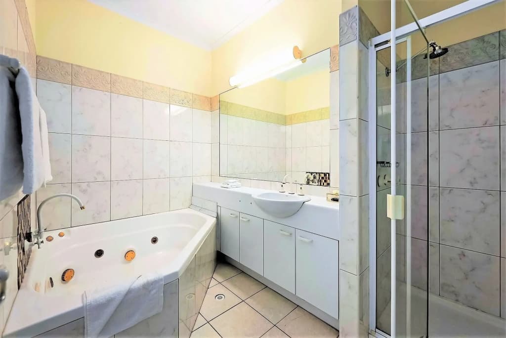 Eltham Gateway Hotel - photo 8