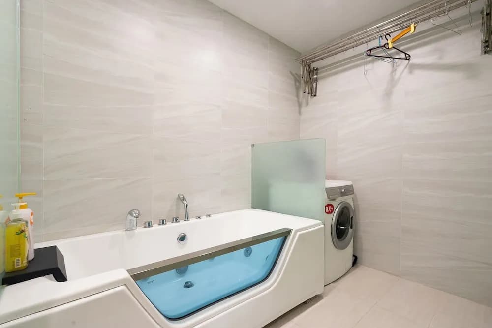 Spacious 2BR Lancaster - photo 7