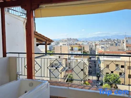 Acropolis View Sky Suite with Jacuzzi Near Metro - photo 2