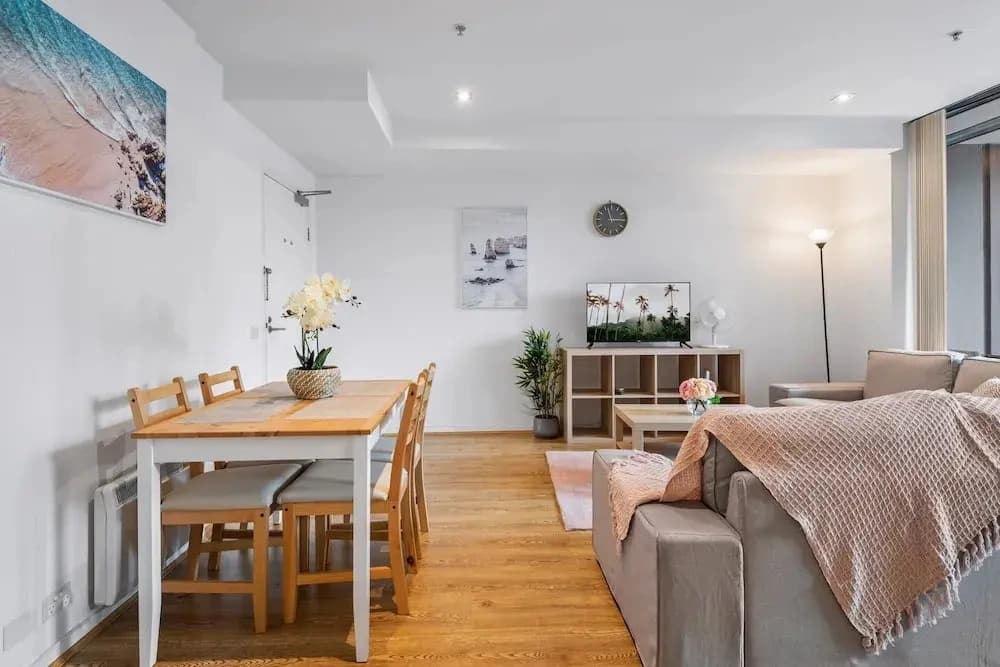 Central 2-bed Apartment With Parking, - photo 6