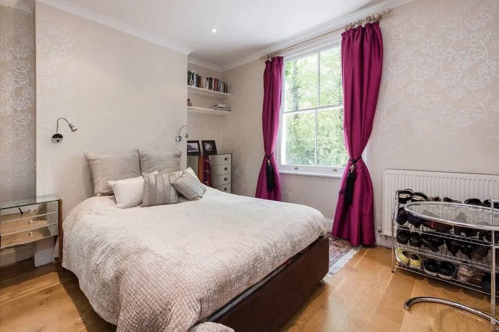 Inviting 1BD Hideaway Kensington Olympia! - photo 3