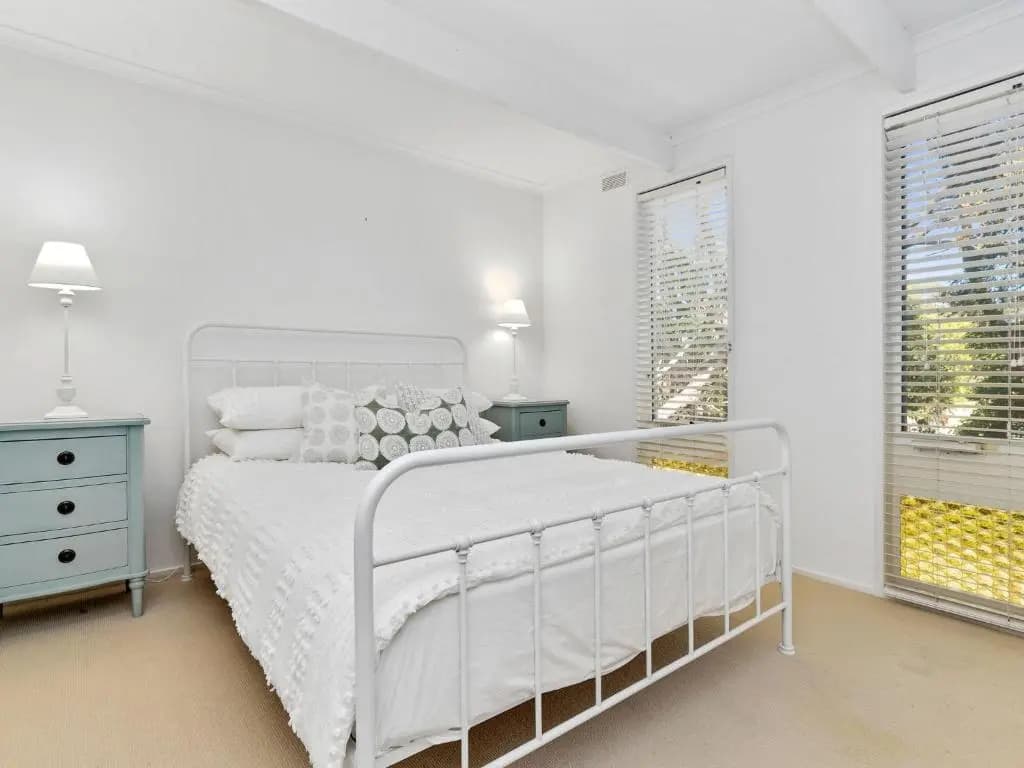 Classic Beach House With Tree Top Views - photo 2