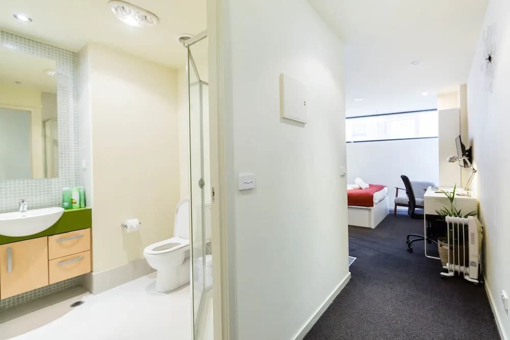 EMILY, Carlton Studio Apartment - photo 7