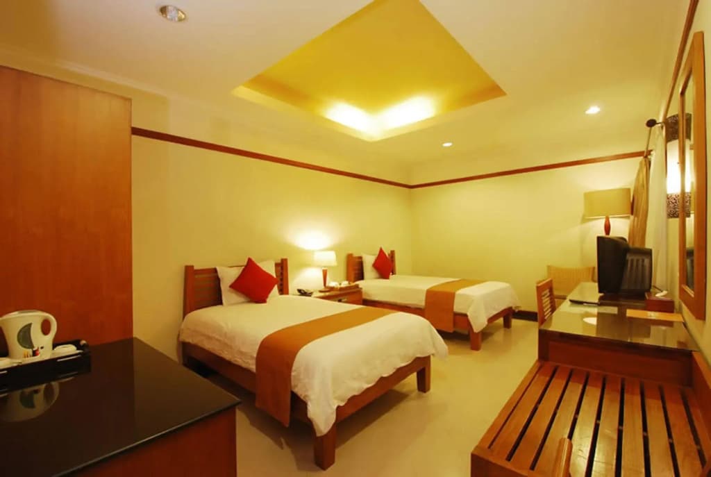 Yulia Beach Inn Kuta - photo 6