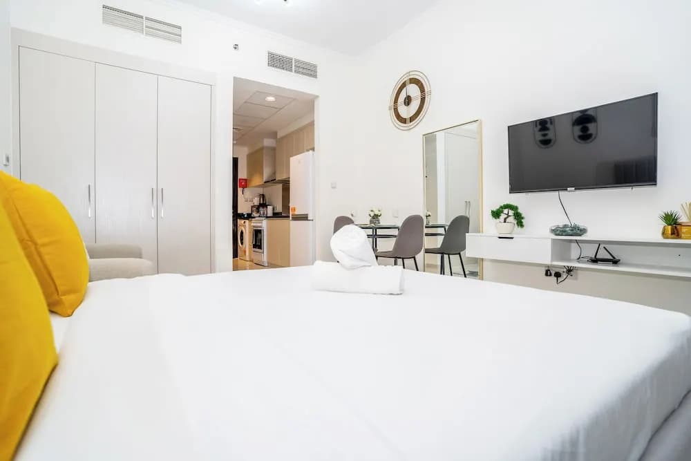 Tanin - Sleek Studio Offering Unobstructed City Views - photo 18