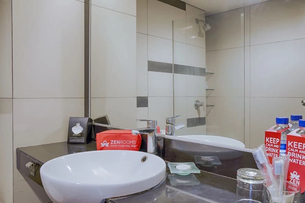 ZEN Rooms Kartika Plaza - photo 9