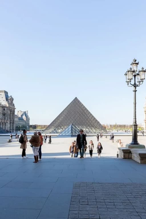 Steps from the Louvre - photo 15