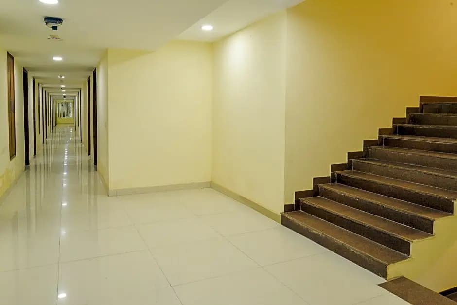 Capital O 12674 Hotel Grand Suites - photo 11