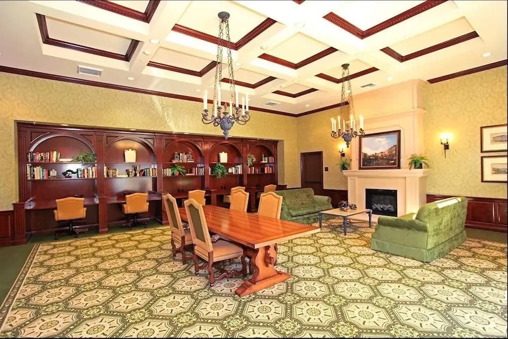 DTLA Apartment With Parking and Pool - photo 2