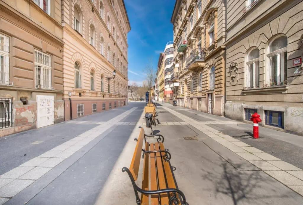 happy home Budapest BLUE - photo 1