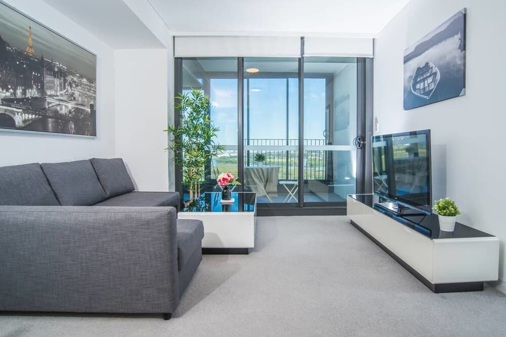 Minimalism Modern Apartment With Water View - photo 5
