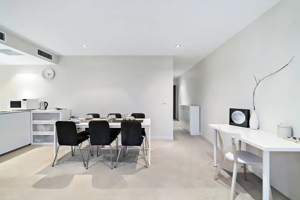 MIRANDA, 1BDR Docklands Apartment - photo 3
