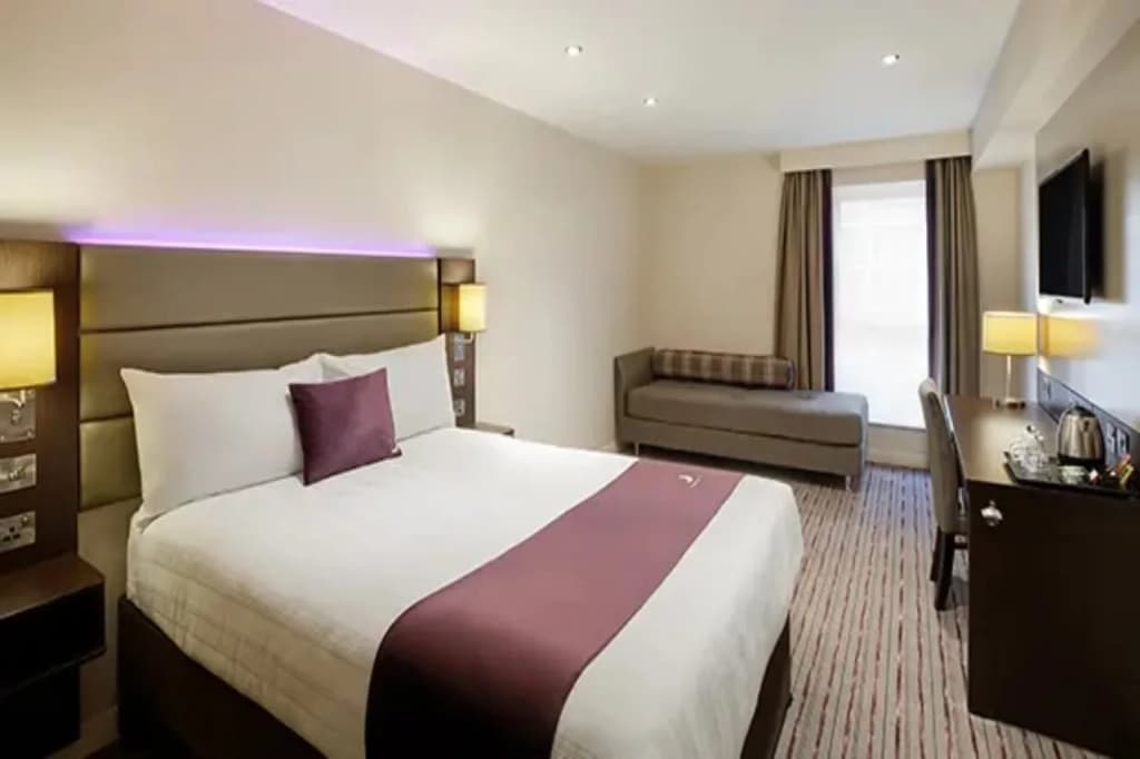 Premier Inn Chessington - photo 5
