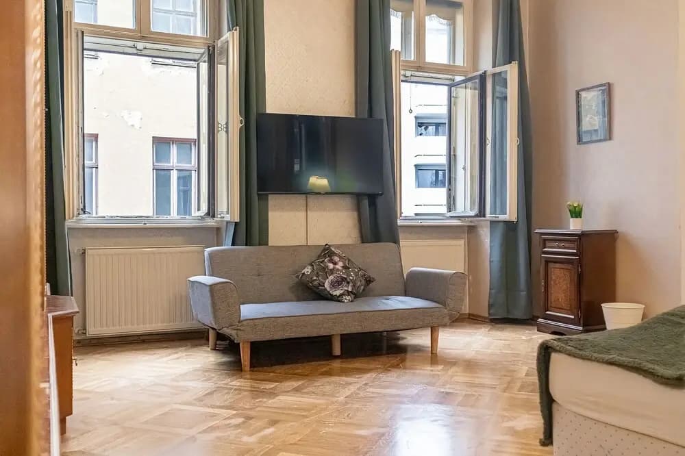 Spacious 4BR Apt Long Stay Friendly - photo 25