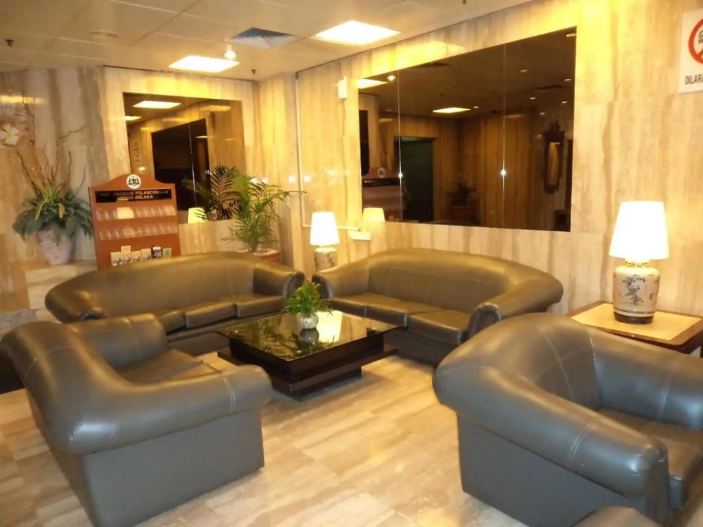 The Emperor Hotel Melaka - photo 2