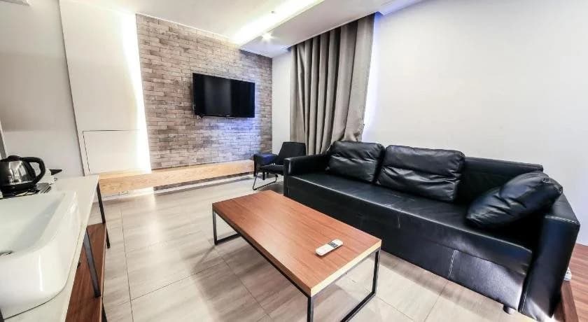 Blvd Hotel - photo 11