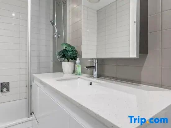 Southern Cross Modern 1BR Steps from Everything MEL CBD - photo 2