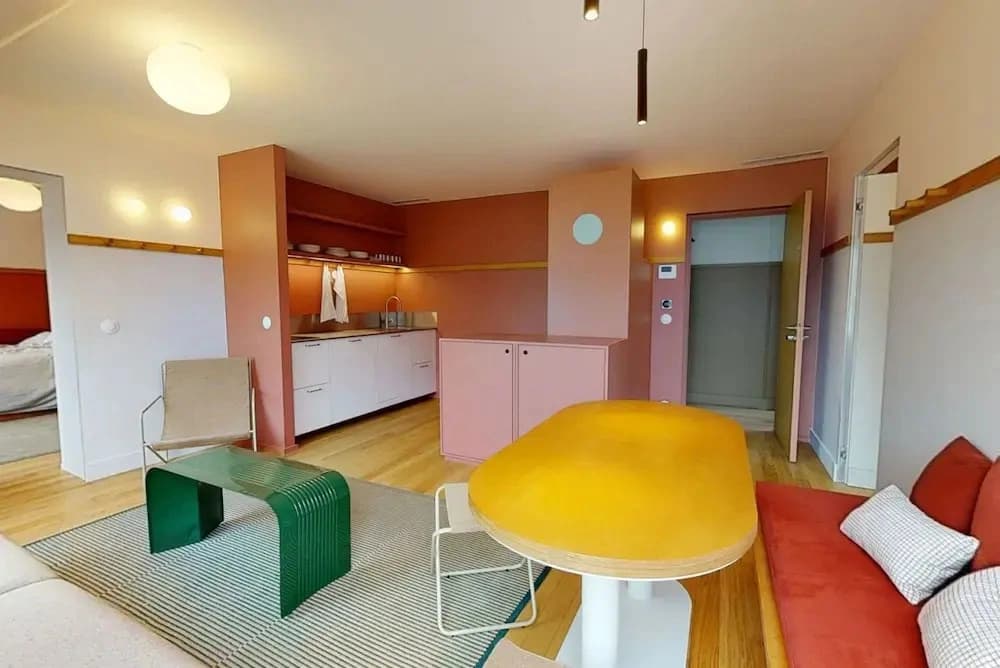Charming 2-bed Flat w Shared Spaces - photo 2